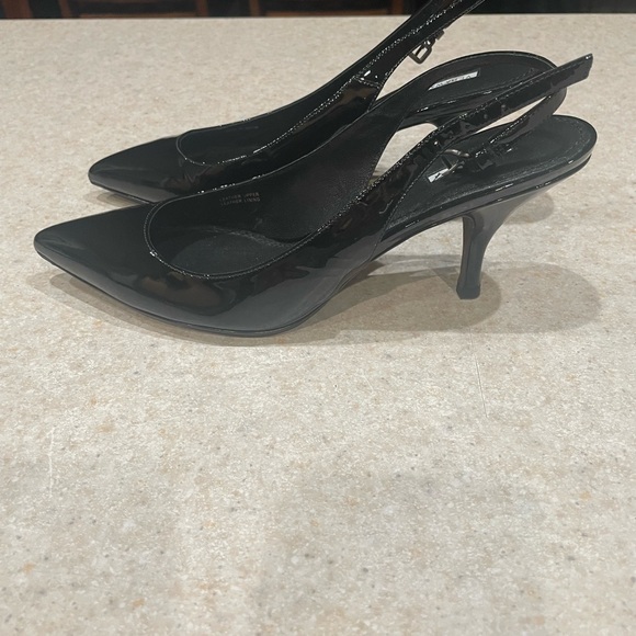 Vera Wang Shoes - Vera Wang Kitten Heel pump
